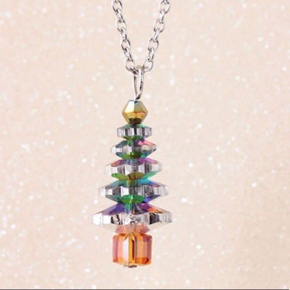 🎄 Christmas Tree Necklace 🎄 - Picture 3 of 8